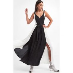 Sukienka TWINSET. Białe sukienki Twinset Milano, bez wzorów, bez kołnierzyka, bez ramiączek. Za 1,569.00 zł.