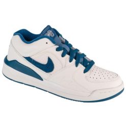 Buty sportowe Sneakersy damskie, Jordan Stadium 90 Wm. Białe buty sportowe lifestyle Jordan, bez wzorów, z gumy, bez zapięcia, trekkingowe. Za 499.99 zł.