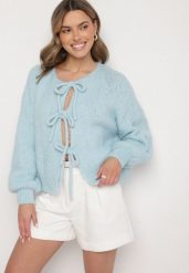 Niebieski Kardigan Oversize z Wełną Zdobiony Kokardkami Eleathalie. Niebieskie swetry Born2be, z aplikacjami, z wełny, klasyczne, bez ramiączek. W wyprzedaży za 118.99 zł.