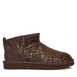 Śniegowce Ugg. Brązowe śniegowce UGG, bez wzorów, bez zapięcia. Za 809.99 zł.