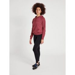 Damska bluza z kapturem Hummel Noni 2.0. Czerwone bluzy z kapturem Hummel, xl, bez wzorów, z bawełny, z kapturem, do piłki ręcznej. Za 203.50 zł.
