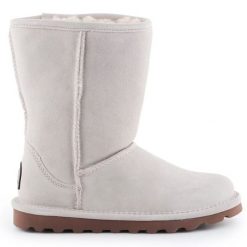 Buty zimowe Bearpaw Elle Short 1962W-909 Winter White białe. Białe śniegowce bez wzorów, z materiału, przed kolano, bez zapięcia. Za 613.11 zł.
