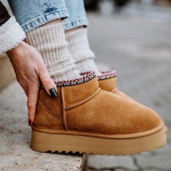 Camelowe skórzane ciepłe zimowe mukluki, eskimoski T.Sokolski 530. Brązowe śniegowce Sokolski, bez wzorów, ze skóry, bez zapięcia. Za 199.00 zł.