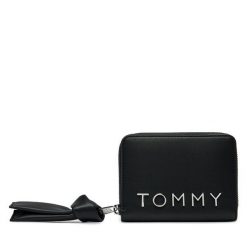 Duży Portfel Damski Tommy Jeans. Czarne portfele Tommy Jeans, bez wzorów, z jeansu. Za 159.99 zł.