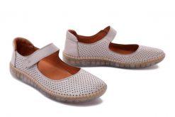 MANITU 840116-08 beige, półbuty damskie. Brązowe półbuty wsuwane Manitu, na lato, w ażurowe wzory, ze skóry, bez obcasa. Za 239.93 zł.