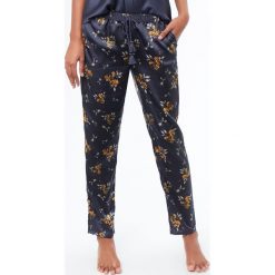 Etam - Spodnie piżamowe Blueberry. Czarne piżamy marki Etam, z materiału. W wyprzedaży za 89.90 zł.