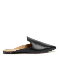 Klapki Eva Longoria. Czarne klapki Eva Longoria, bez wzorów, bez obcasa, bez zapięcia. Za 399.99 zł.
