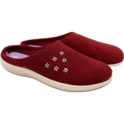 Kapcie domowe damskie bordowe Inblu czerwone wielokolorowe. Czerwone kapcie Inblu, bez wzorów. Za 109.00 zł.