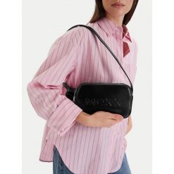 Torebka MEXX. Czarne listonoszki Mexx, bez wzorów, bez dodatków. Za 179.99 zł.