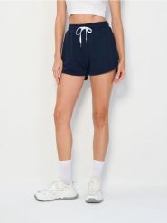 Szorty dresowe z wiązaniem - granatowy. Niebieskie szorty sportowe Sinsay, bez wzorów, z dresówki. Za 15.99 zł.