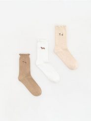 Skarpetki z haftem 3 pack - brązowy. Brązowe skarpetki Reserved, bez wzorów. Za 39.99 zł.