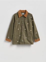 Jeansowa kurtka z haftem - zielony. Zielone kurtki Reserved, l, bez wzorów, z denimu, bez kaptura. Za 229.99 zł.