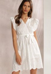 Biała Sukienka Adaelle. Białe sukienki Renee, s, bez wzorów, z bawełny, boho, bez kołnierzyka, bez ramiączek, mini, kopertowe. W wyprzedaży za 99.99 zł.