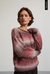 Sweter ombre burgundowy. Czerwone swetry MOODO, l, bez wzorów, z elastanu, bez ramiączek. Za 159.99 zł.