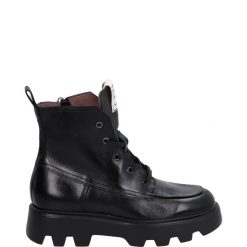 CZARNE BOTKI P42202 NERO. Czarne botki Venezia, bez wzorów, ze skóry, bez obcasa, bez zapięcia. Za 299.00 zł.