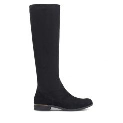 Kozaki Lasocki. Czarne kozaki Lasocki, bez wzorów, bez obcasa, na płaskiej podeszwie, bez zapięcia. Za 167.99 zł.