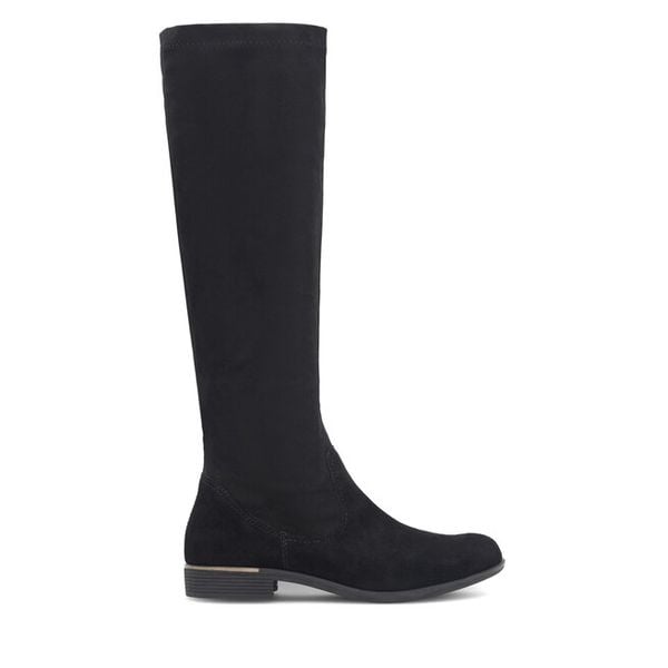 Kozaki Lasocki. Czarne kozaki Lasocki, bez wzorów, bez obcasa, na płaskiej podeszwie, bez zapięcia. Za 167.99 zł.