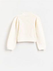 Sweter z bufiastymi rękawami - kremowy. Białe swetry Reserved, l, bez wzorów, z dzianiny, bez ramiączek. Za 139.99 zł.