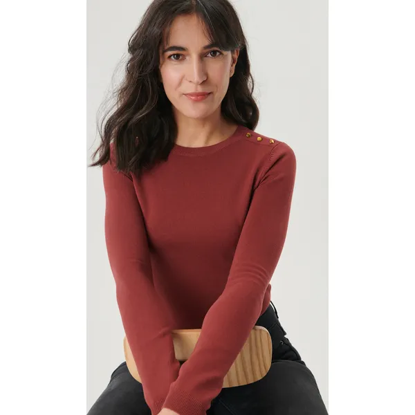 Sweter z ozdobnymi guzikami - Czerwony. Czerwone swetry Sinsay, l, bez wzorów, bez ramiączek. Za 39.99 zł.