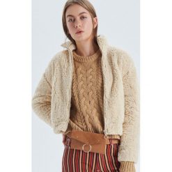 Rozpinana bluza ze sztucznego baranka - Kremowy. Bluzy marki Cropp. Za 119.99 zł.