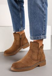 Brązowe Płaskie Botki Ozdobione Aplikacją i Przeszyciami Hariella. Brązowe botki Born2be, z aplikacjami, z jeansu, eleganckie, bez obcasa, na płaskiej podeszwie, bez zapięcia. Za 79.99 zł.