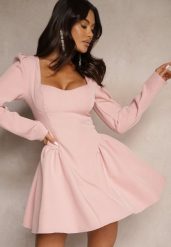 Różowa Rozkloszowana Sukienka Koktajlowa z Gorsetową Górą i Falbankami Arisora. Czerwone sukienki Renee, na imprezę, l, bez wzorów, eleganckie, bez kołnierzyka, bez ramiączek, mini, gorsetowe. W wyprzedaży za 135.99 zł.