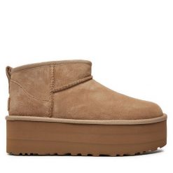 Śniegowce Ugg. Brązowe śniegowce UGG, bez wzorów, bez zapięcia. Za 819.99 zł.
