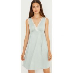 Women'secret koszula piżamowa Soft Touch damska kolor zielony. Zielone piżamy women'secret, l, bez wzorów, z koronki, bez kołnierzyka, bez ramiączek. W wyprzedaży za 129.99 zł.