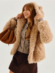 Kurtka teddy z kapturem z uszkami - beżowy. Brązowe kurtki Sinsay, l, bez wzorów, z kapturem. Za 119.99 zł.