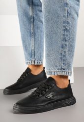 Czarne Tenisówki Zdobione Perforacją i Aplikacją Frolmio. Czarne trampki Born2be, z aplikacjami, z jeansu, eleganckie, bez zapięcia. Za 79.99 zł.