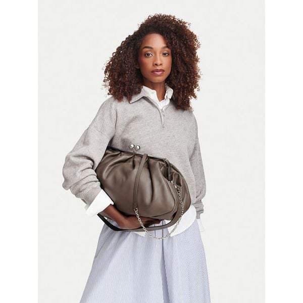 Torebka Weekend Max Mara. Brązowe torebki klasyczne Weekend Max Mara, bez wzorów, klasyczne, bez dodatków. Za 2,334.00 zł.