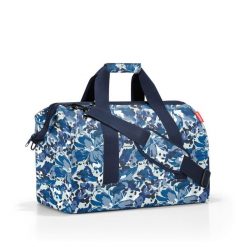 Torba allrounder l, flora blue. Niebieskie torby podróżne Reisenthel, bez wzorów, z materiału, na ramię, duże. W wyprzedaży za 245.00 zł.