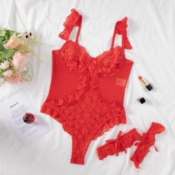 Komplet bielizny z haftem na specjalne okazje Yda. Czerwone body i gorsety Intica, bez wzorów, z materiału, bez ramiączek. Za 139.00 zł.