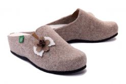 DR. BRINKMANN 330036-08 beige, kapcie damskie. Brązowe kapcie Dr. Brinkmann, bez wzorów. Za 249.90 zł.