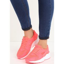 Koralowe Buty Sportowe Peris. Buty sportowe lifestyle marki Born2be. Za 89.99 zł.