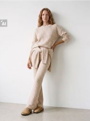 Sweter z ozdobym splotem - beżowy. Brązowe swetry Sinsay, l, z aplikacjami, ze splotem, bez ramiączek. Za 59.99 zł.
