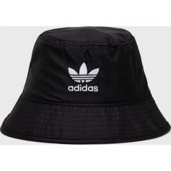 Adidas Originals kapelusz kolor czarny. Czarne kapelusze adidas Originals, bez wzorów, z materiału. W wyprzedaży za 104.99 zł.