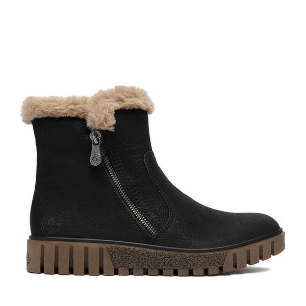 Botki Rieker. Czarne botki Rieker, bez wzorów, bez obcasa, na płaskiej podeszwie, bez zapięcia. Za 389.99 zł.
