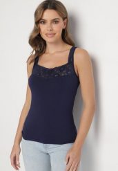 Granatowy Top z Bawełny Ozdobiony Koronkową Wstawką Arithara. Niebieskie topy Born2be, l, bez wzorów, z bawełny, eleganckie, bez kołnierzyka, bez ramiączek. W wyprzedaży za 16.99 zł.