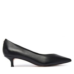 Czółenka Guess. Czarne czółenka Guess, z aplikacjami, bez obcasa, bez zapięcia. Za 634.99 zł.