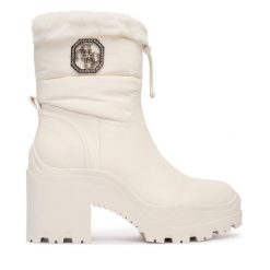 Botki Guess. Białe botki Guess, z aplikacjami, bez obcasa, na słupku, bez zapięcia. Za 659.99 zł.