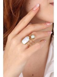 Pierres delicates Pozłacany pierścionek z masą perłową rozmiar: onesize. Białe pierścionki Pierres delicates, z perłą, pozłacane. Za 78.47 zł.