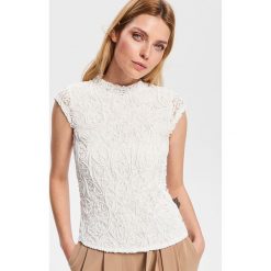Strukturalna bluzka ze stójką - Kremowy. Bluzki marki Reserved. Za 69.99 zł.