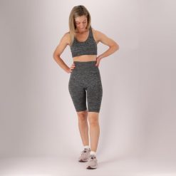 Damski zestaw sportowy - Krótki/Top, spodenki sportowe. Czerwone szorty sportowe XTREME, bez wzorów, z dresówki. Za 198.54 zł.