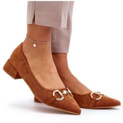 Zamszowe Baleriny Ze Szpiczastym Noskiem Camel Ethere brązowe. Brązowe baleriny z aplikacjami, z zamszu, ze szpiczastym noskiem, bez obcasa, bez zapięcia. Za 111.09 zł.
