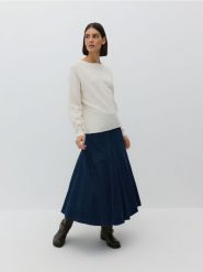 Gładki sweter - kremowy. Białe swetry Reserved, l, bez wzorów, z dzianiny, bez ramiączek. W wyprzedaży za 49.99 zł.