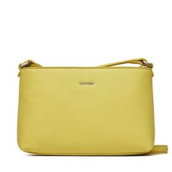 Torebka Calvin Klein. Żółte listonoszki Calvin Klein, bez wzorów, bez dodatków. Za 229.99 zł.