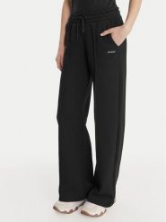 Guess Spodnie dresowe V6RB17 K9V31 Czarny Regular Fit. Czarne spodnie sportowe Guess, z aplikacjami, z bawełny. Za 349.99 zł.