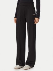 Guess Spodnie dresowe V6BB18 K6353 Czarny Regular Fit. Czarne spodnie dresowe Guess, z aplikacjami, z dresówki. Za 394.99 zł.