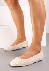 Jasnobeżowe Płaskie Balerinki Ozdobione Futerkiem o Fakturze Barankiem Armagia. Brązowe baleriny Born2be, bez wzorów, z jeansu, biznesowe, bez obcasa, na obcasie, bez zapięcia. Za 79.99 zł.